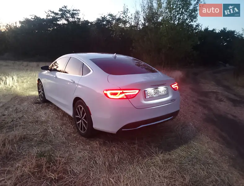 Chrysler 200