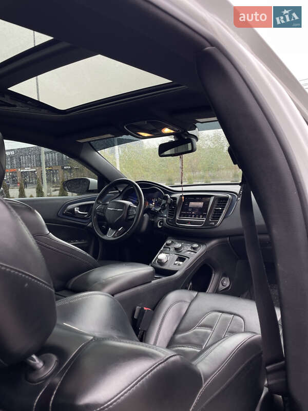 Седан Chrysler 200 2016 в Вінниці