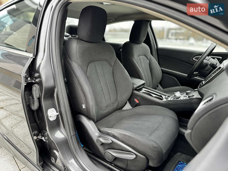 Седан Chrysler 200 2015 в Харькове