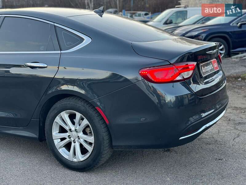 Седан Chrysler 200 2016 в Виннице