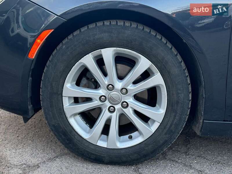 Седан Chrysler 200 2016 в Виннице