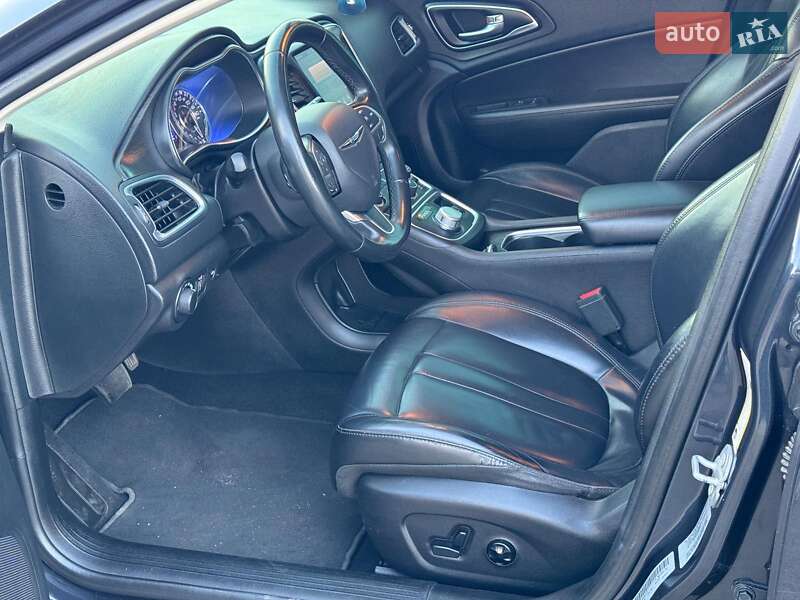 Седан Chrysler 200 2016 в Виннице