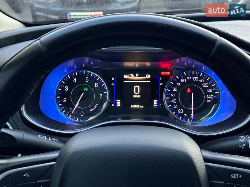 Седан Chrysler 200 2016 в Виннице