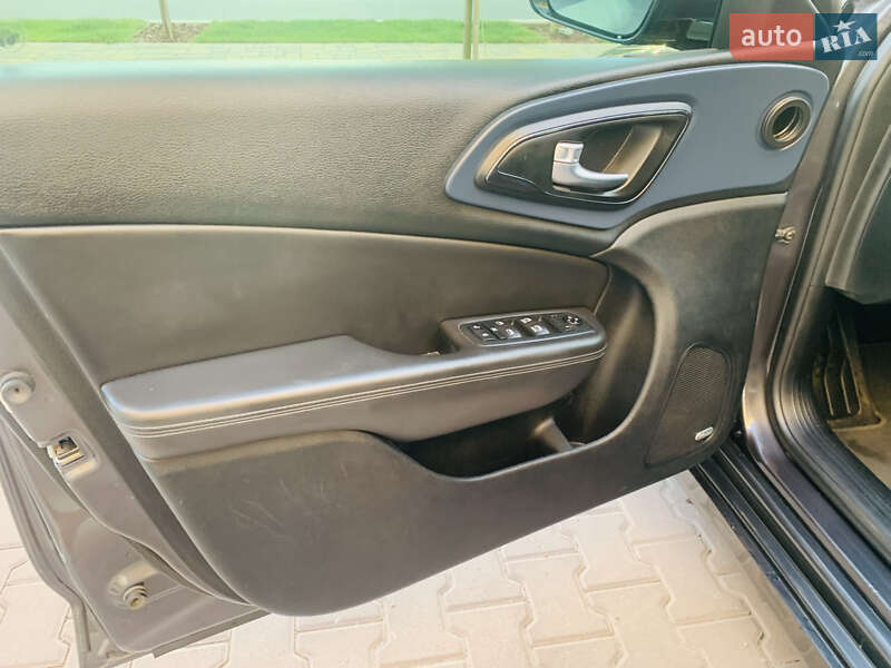 Седан Chrysler 200 2015 в Києві фото 44 Седан Chrysler 200 2015 в Києві