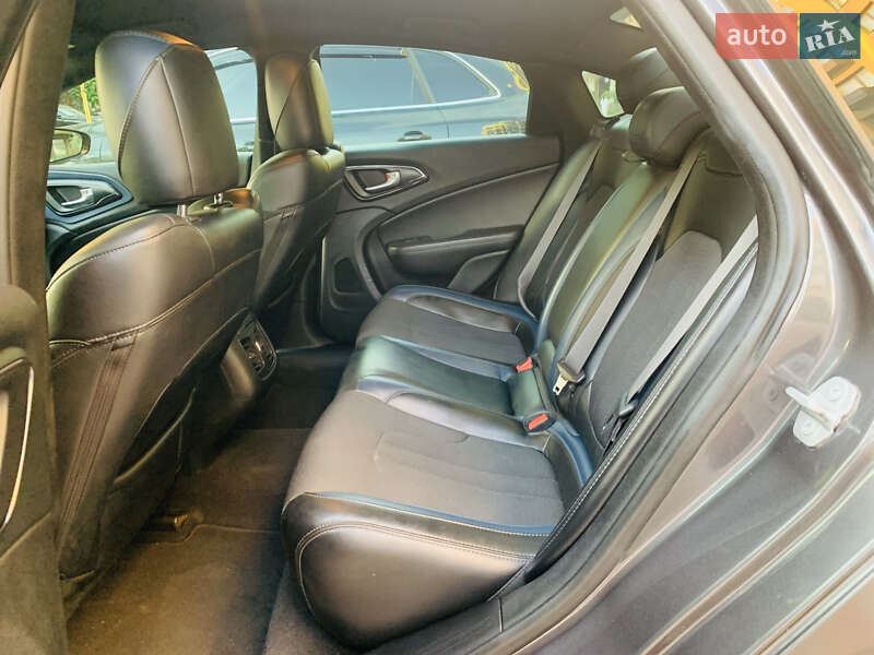 Седан Chrysler 200 2015 в Києві фото 60 Седан Chrysler 200 2015 в Києві