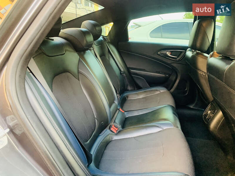 Седан Chrysler 200 2015 в Києві фото 65 Седан Chrysler 200 2015 в Києві