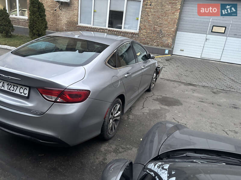 Седан Chrysler 200 2015 в Києві