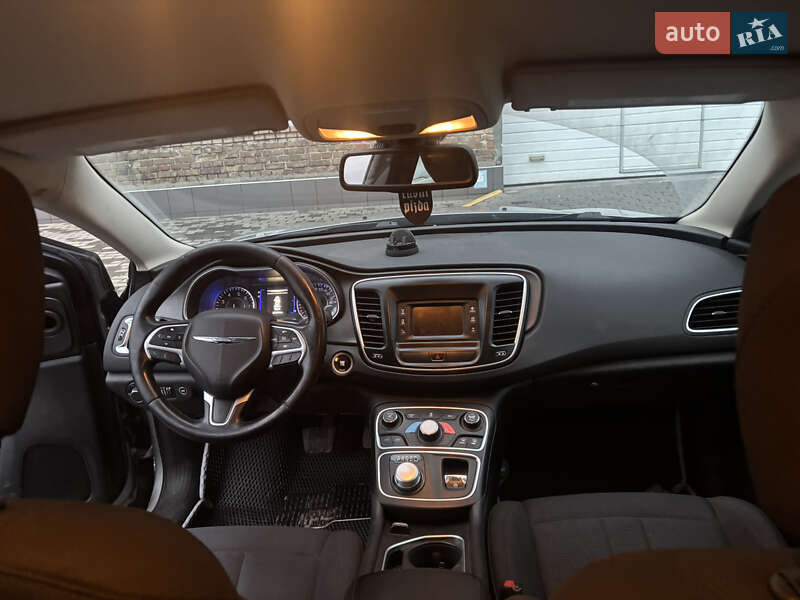 Седан Chrysler 200 2015 в Києві