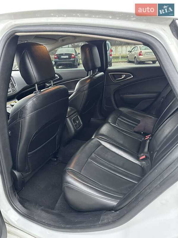 Седан Chrysler 200 2014 в Луцьку