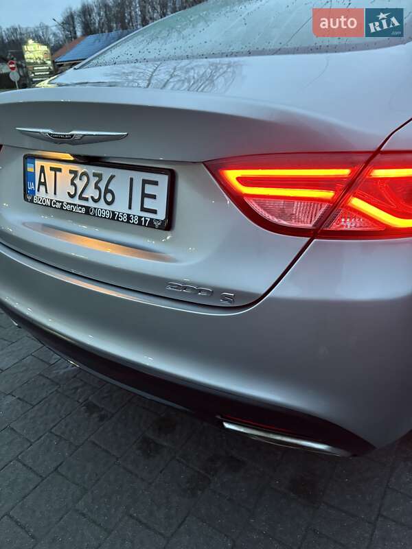 Седан Chrysler 200 2015 в Долине