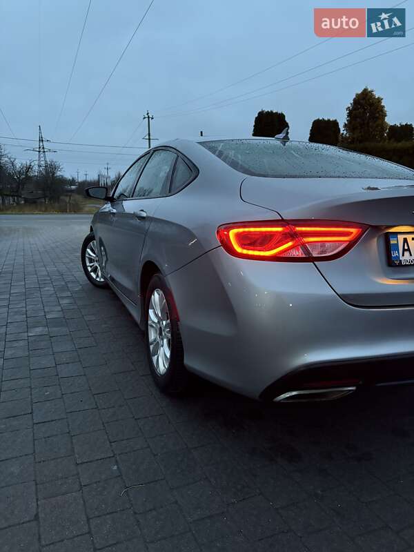 Седан Chrysler 200 2015 в Долине