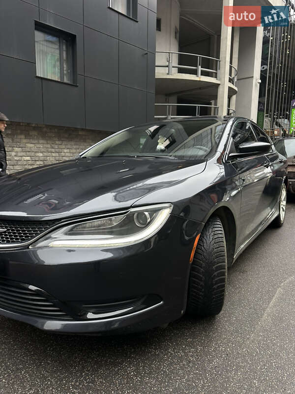Седан Chrysler 200 2016 в Киеве