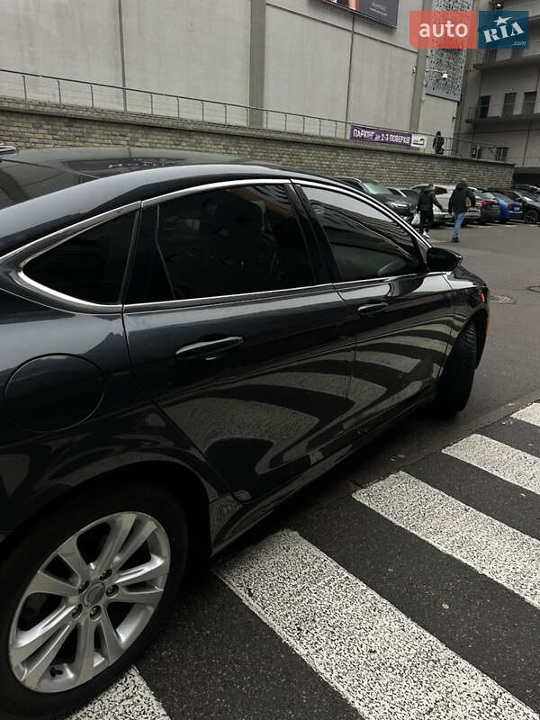 Седан Chrysler 200 2016 в Киеве