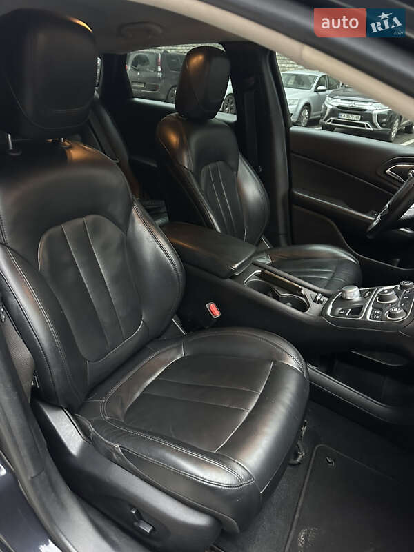 Седан Chrysler 200 2016 в Киеве