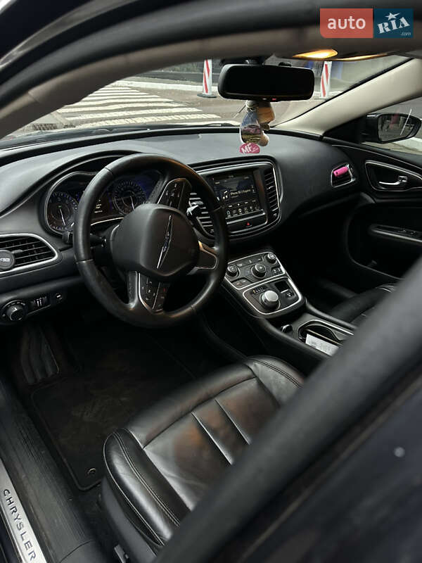 Седан Chrysler 200 2016 в Киеве