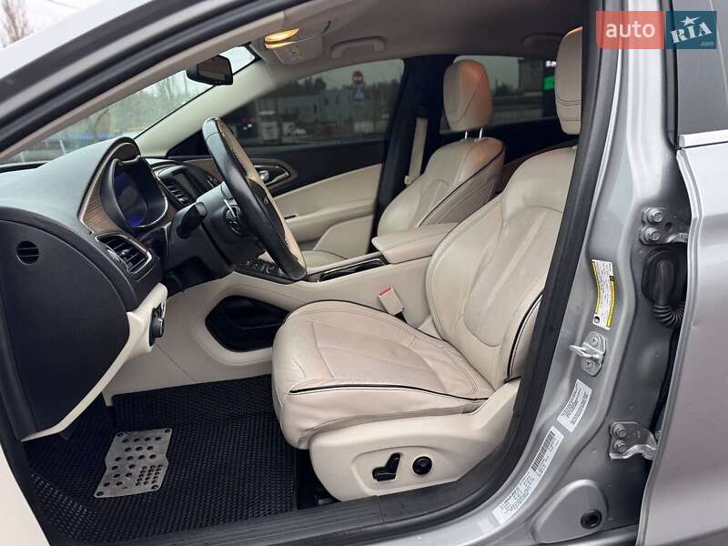 Седан Chrysler 200 2014 в Києві