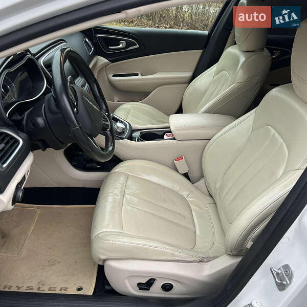 Седан Chrysler 200 2014 в Чернівцях