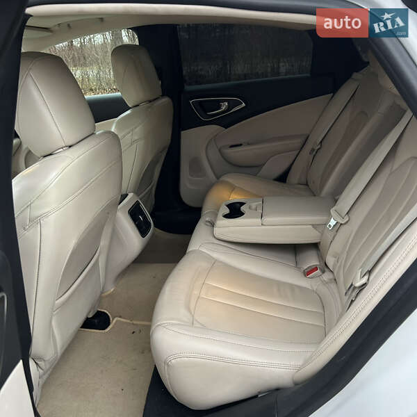 Седан Chrysler 200 2014 в Чернівцях