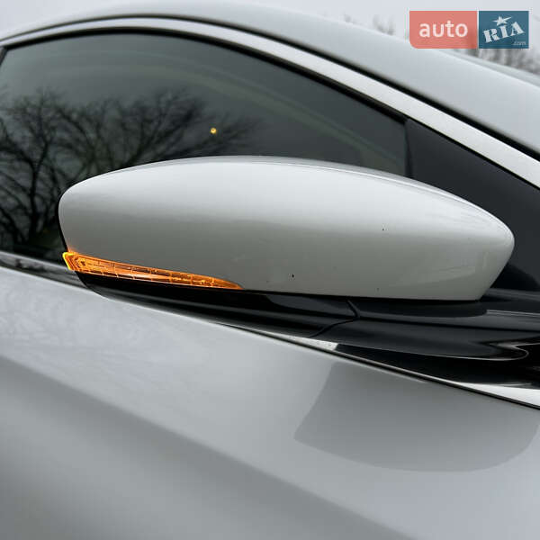 Седан Chrysler 200 2014 в Чернівцях