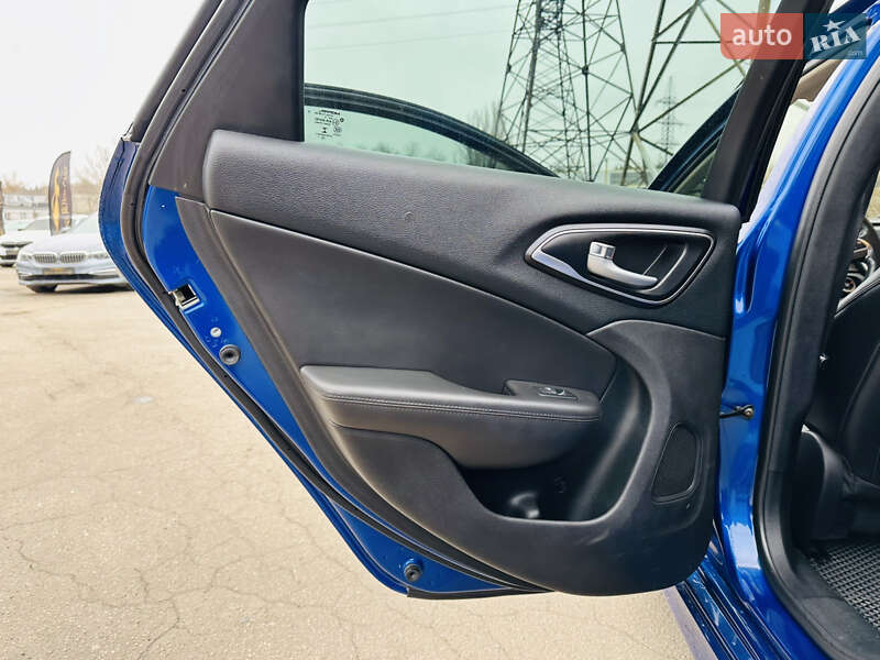 Седан Chrysler 200 2016 в Харкові