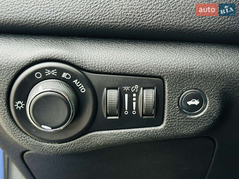 Седан Chrysler 200 2016 в Харкові