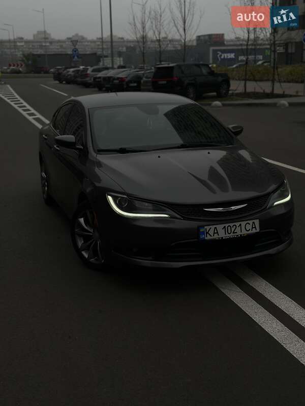 Седан Chrysler 200 2015 в Киеве