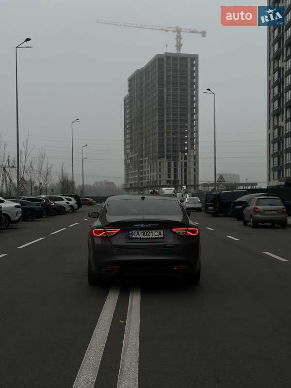 Седан Chrysler 200 2015 в Киеве