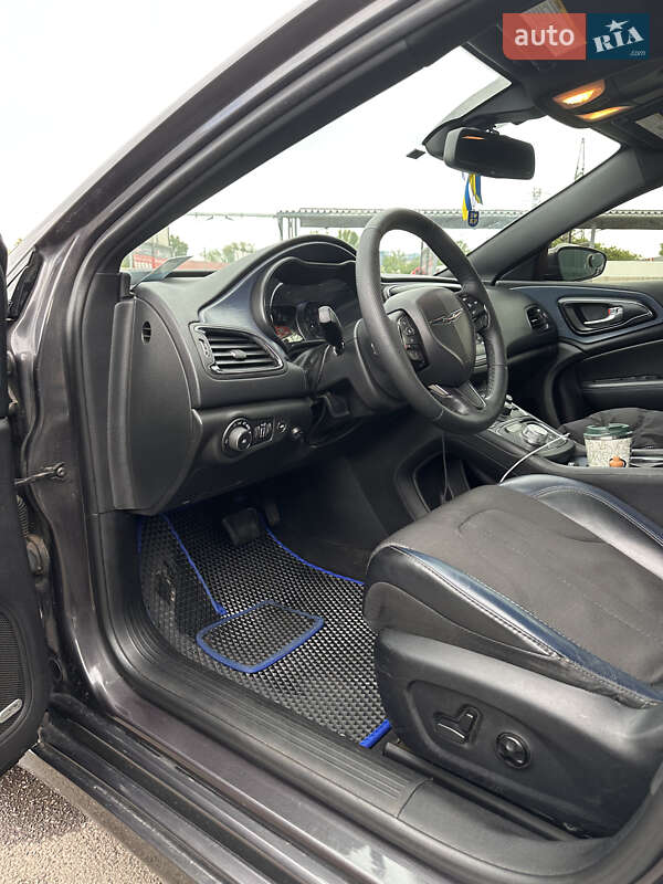 Седан Chrysler 200 2015 в Киеве