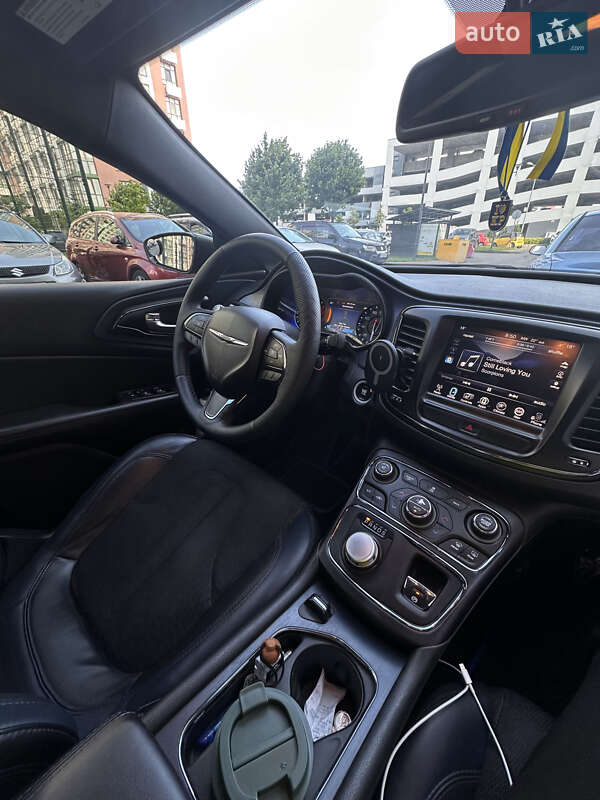 Седан Chrysler 200 2015 в Киеве