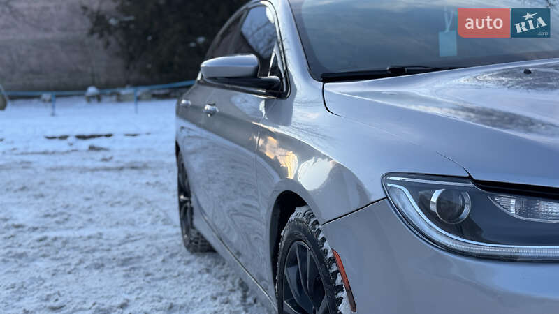 Седан Chrysler 200 2015 в Чернигове
