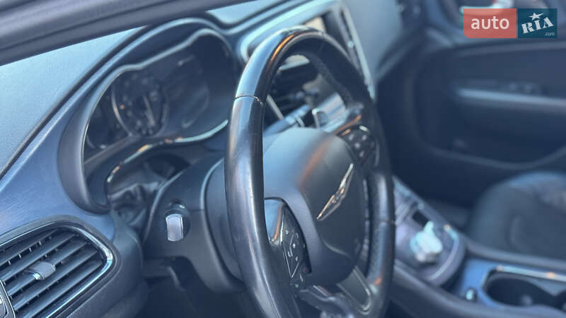 Седан Chrysler 200 2015 в Чернигове