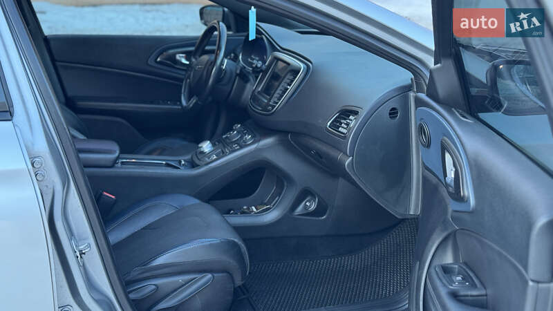 Седан Chrysler 200 2015 в Чернигове