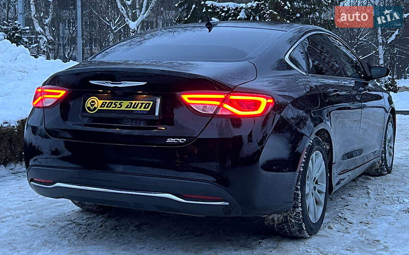 Седан Chrysler 200 2016 в Львове