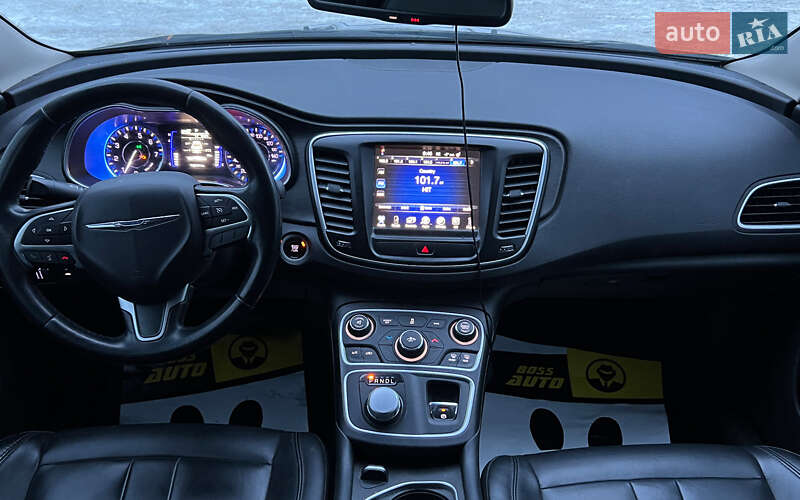 Седан Chrysler 200 2016 в Львове