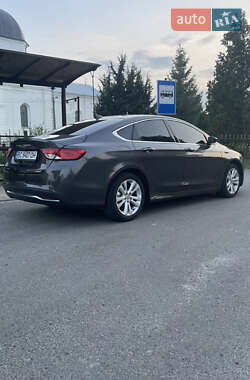 Седан Chrysler 200 2015 в Львове