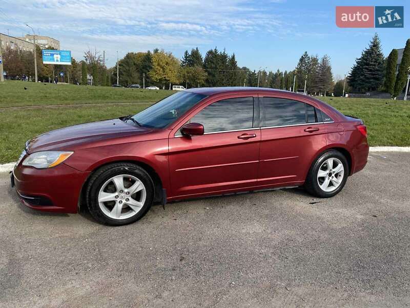 Седан Chrysler 200 2013 в Ровно