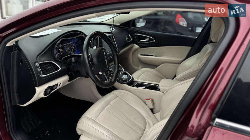 Седан Chrysler 200 2016 в Полтаві