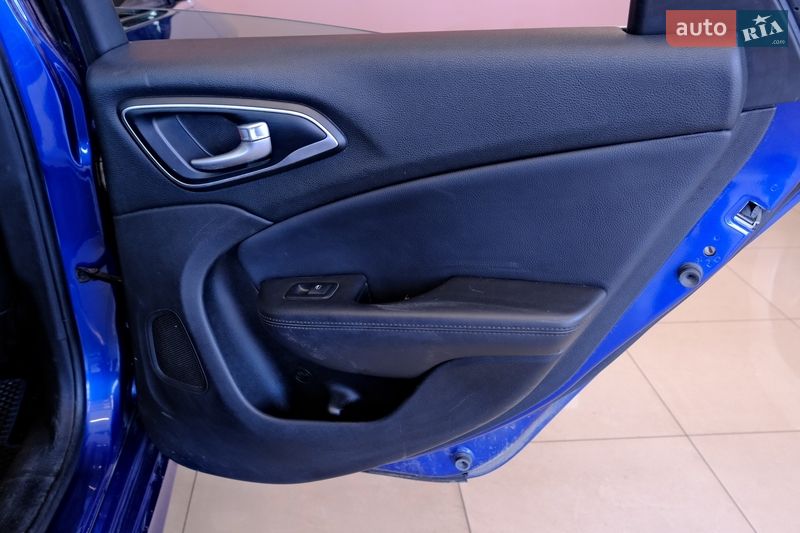 Седан Chrysler 200 2015 в Одесі