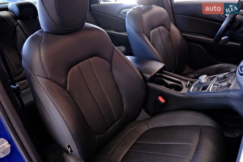 Седан Chrysler 200 2015 в Одесі