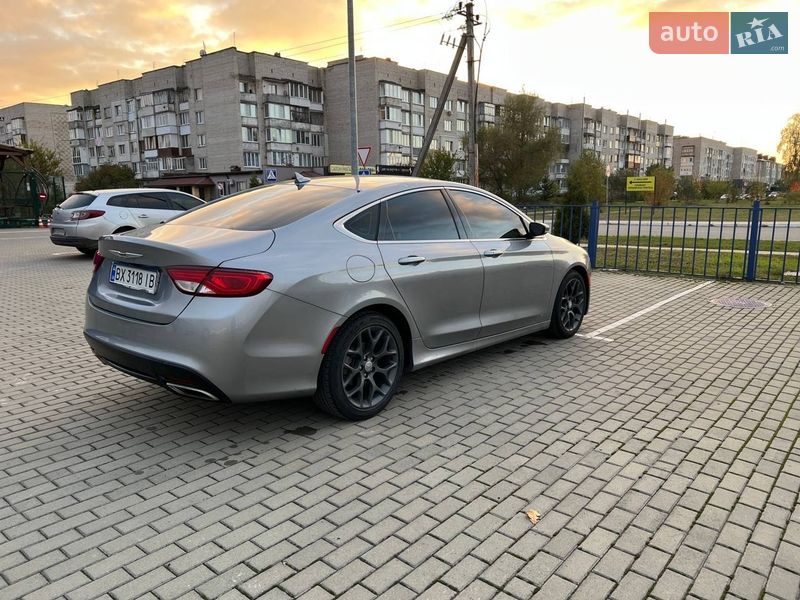 Седан Chrysler 200 2014 в Славуті