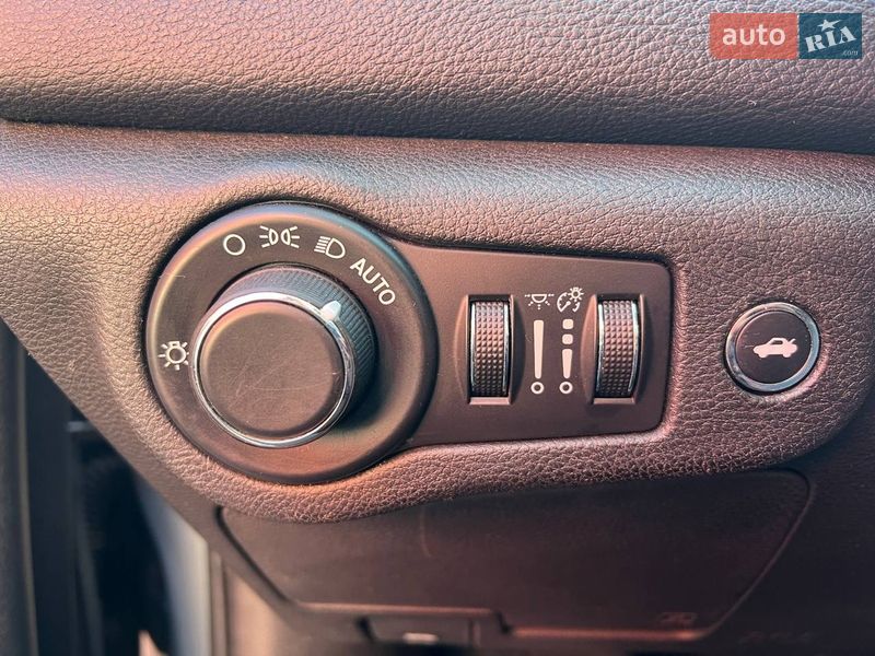 Седан Chrysler 200 2014 в Киеве