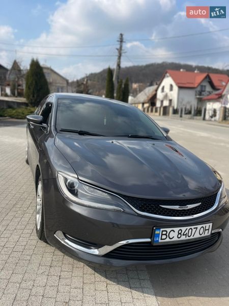 Седан Chrysler 200 2015 в Львове
