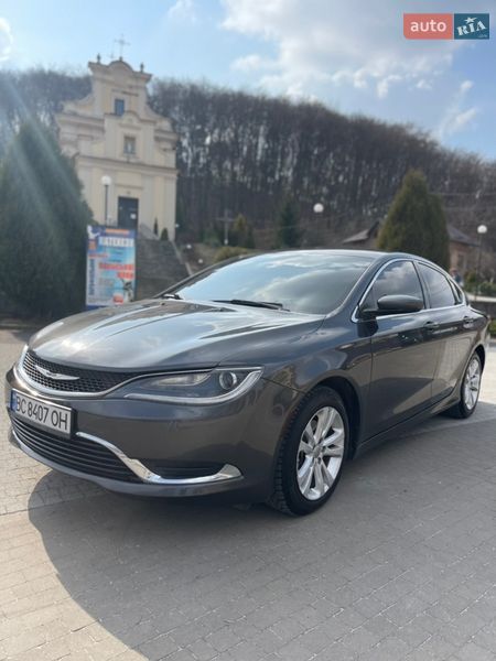Седан Chrysler 200 2015 в Львове