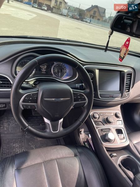 Седан Chrysler 200 2015 в Львове