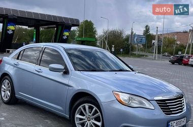 Седан Chrysler 200 2014 в Луцке