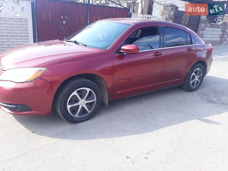 Седан Chrysler 200 2013 в Ровно