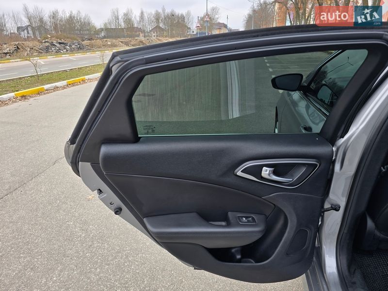 Седан Chrysler 200 2016 в Киеве