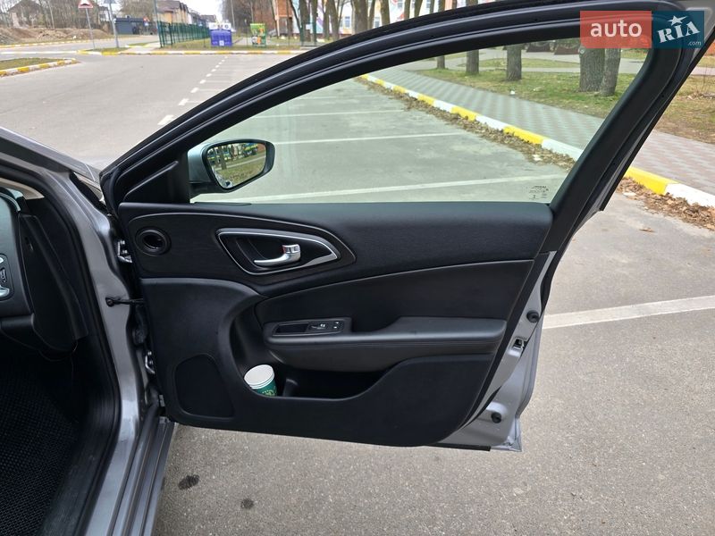 Седан Chrysler 200 2016 в Киеве