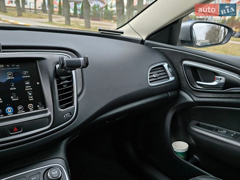Седан Chrysler 200 2016 в Киеве