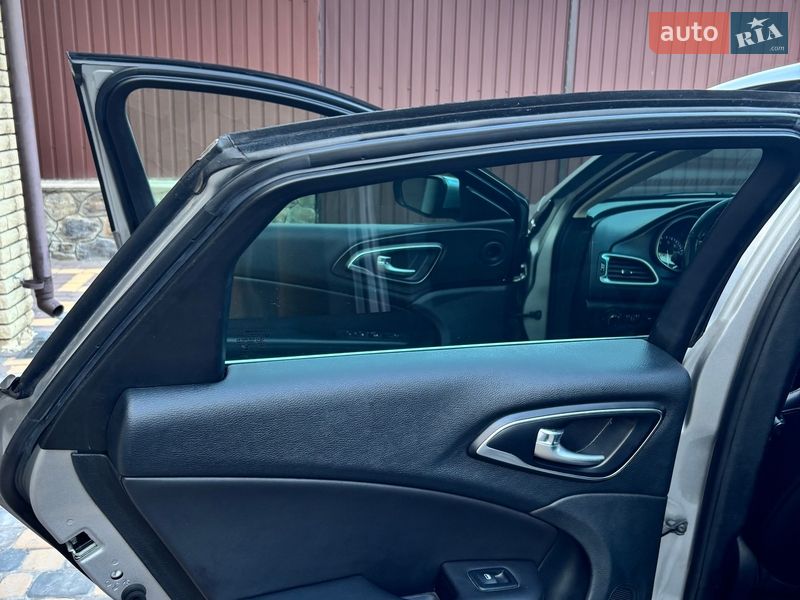 Седан Chrysler 200 2016 в Киеве фото 21 Седан Chrysler 200 2016 в Киеве